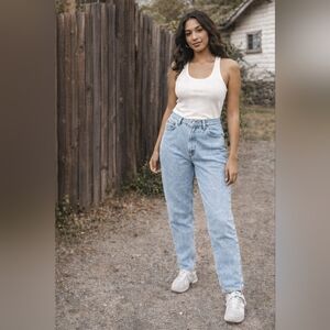 Classic Levi’s 550 Relaxed Tapered Jeans Light Wash High Rise Mom Jean